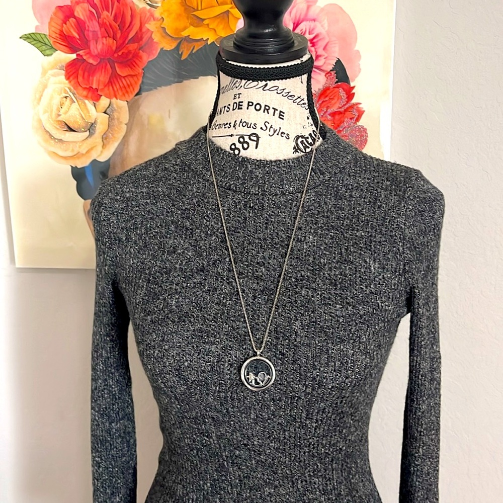 Beautiful Silver Peace and Love Necklace Pre-owned